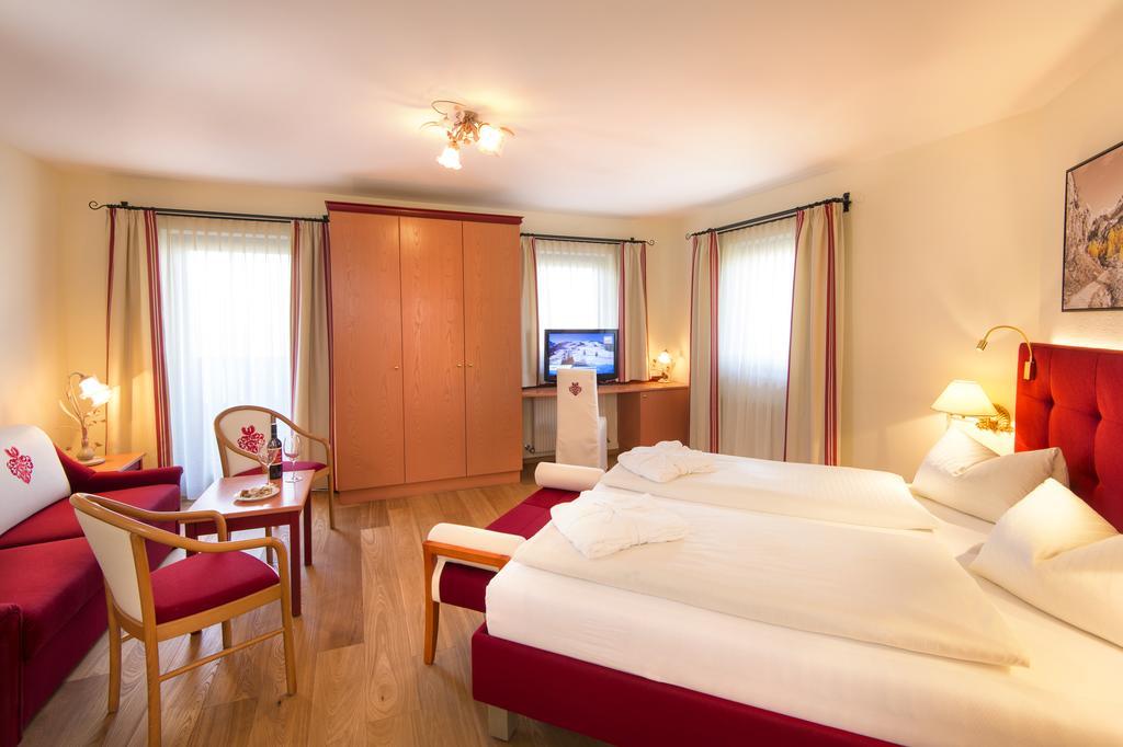רדשטאדט Hotel Zum Jungen Roemer מראה חיצוני תמונה