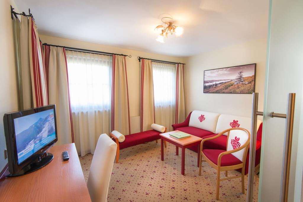 רדשטאדט Hotel Zum Jungen Roemer חדר תמונה